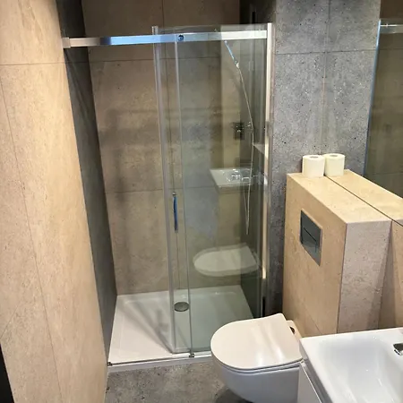 Lesna Plaza شقة