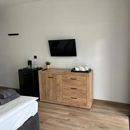 Lesna Plaza Apartment *